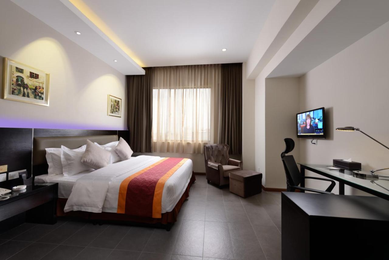 Deluxe King Room