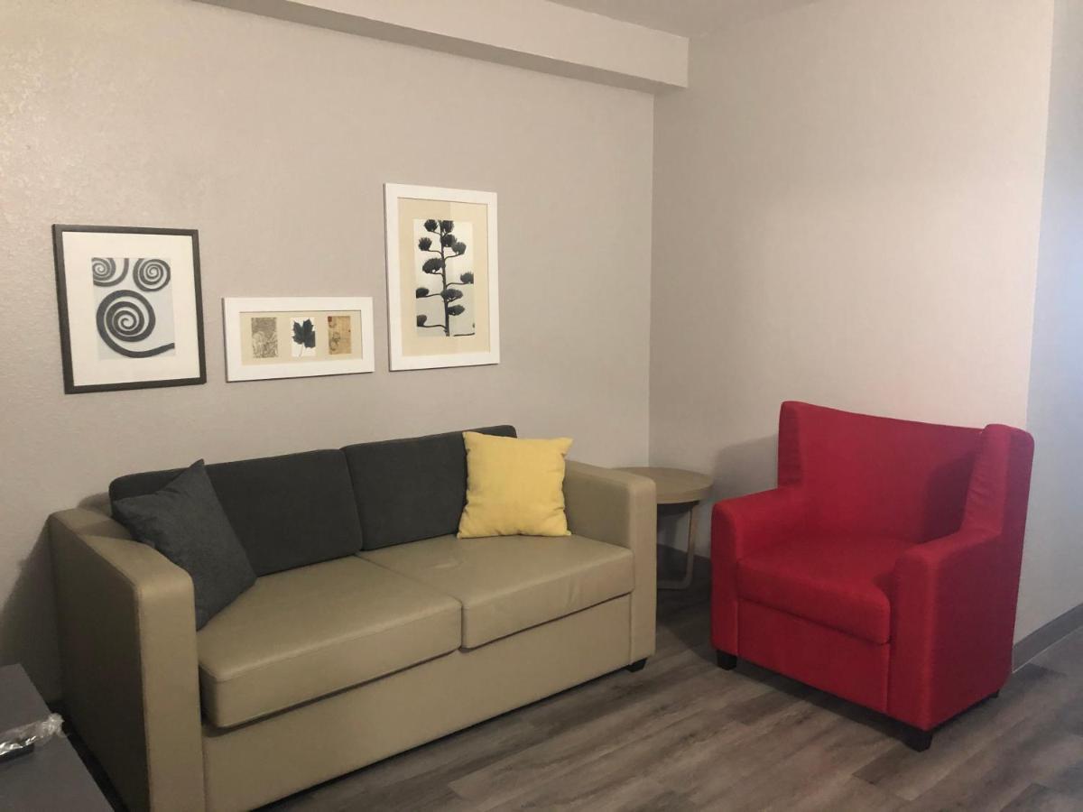 One-Bedroom Suite Two Queen Beds Non-Smoking