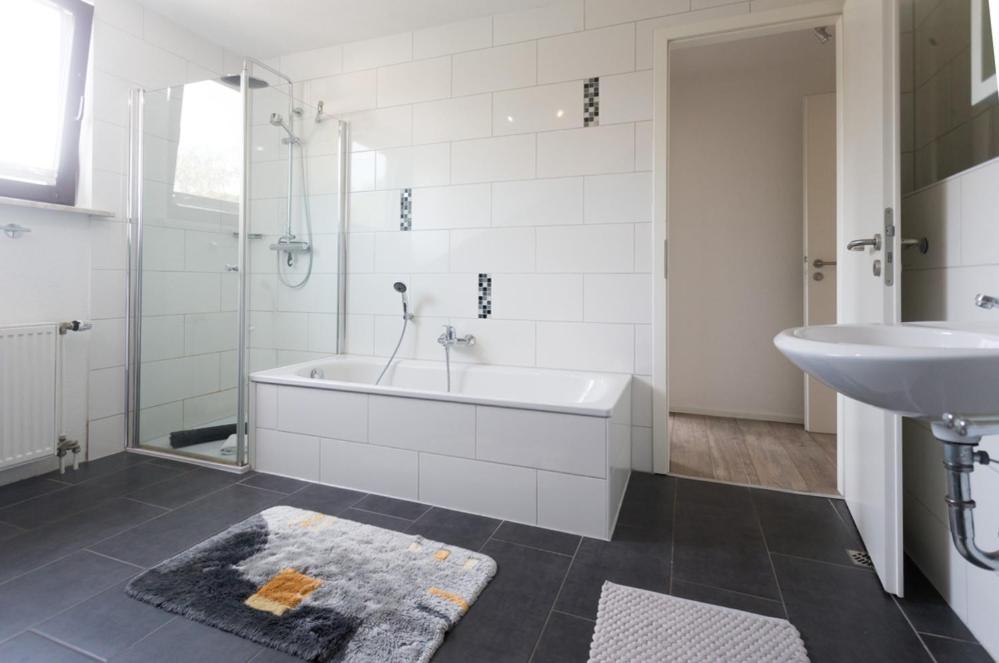 Dreibettzimmer mit eigenem Bad