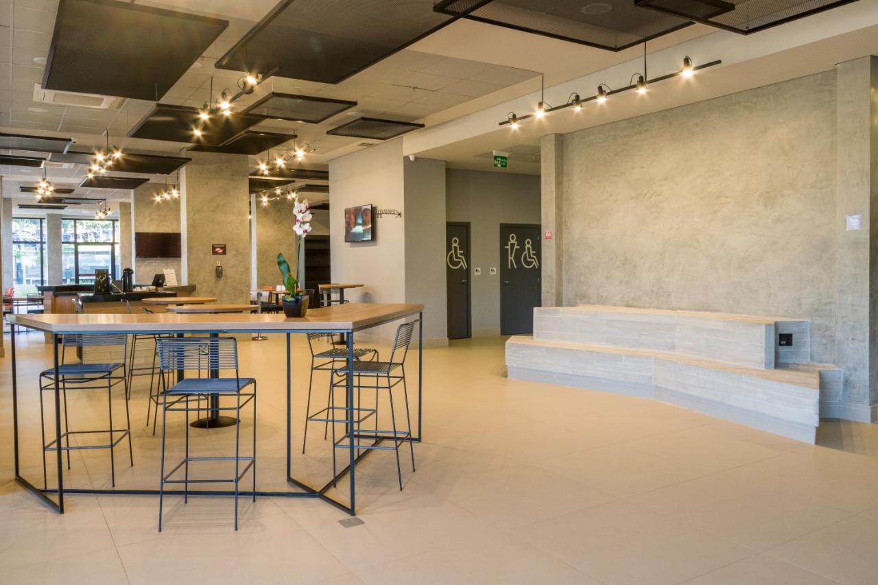 Apartamento Moderno com 1 Cama de Casal