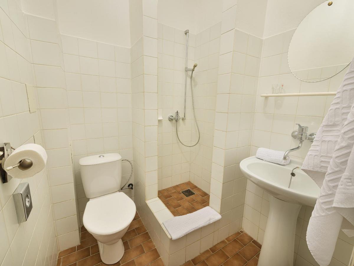 Double or Twin Room with Parking