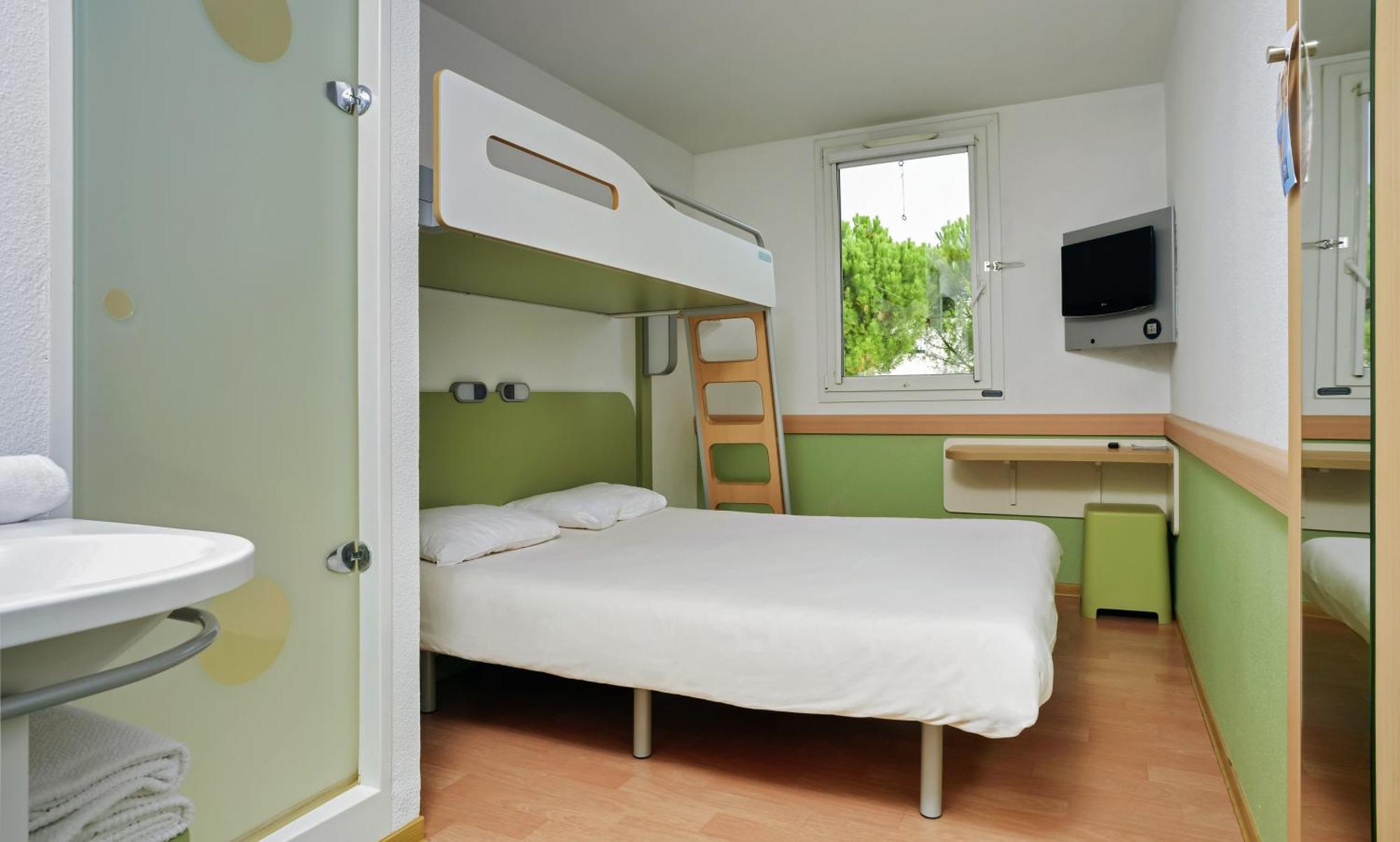 Standard Family Room One Double Bed One Bunk Bed