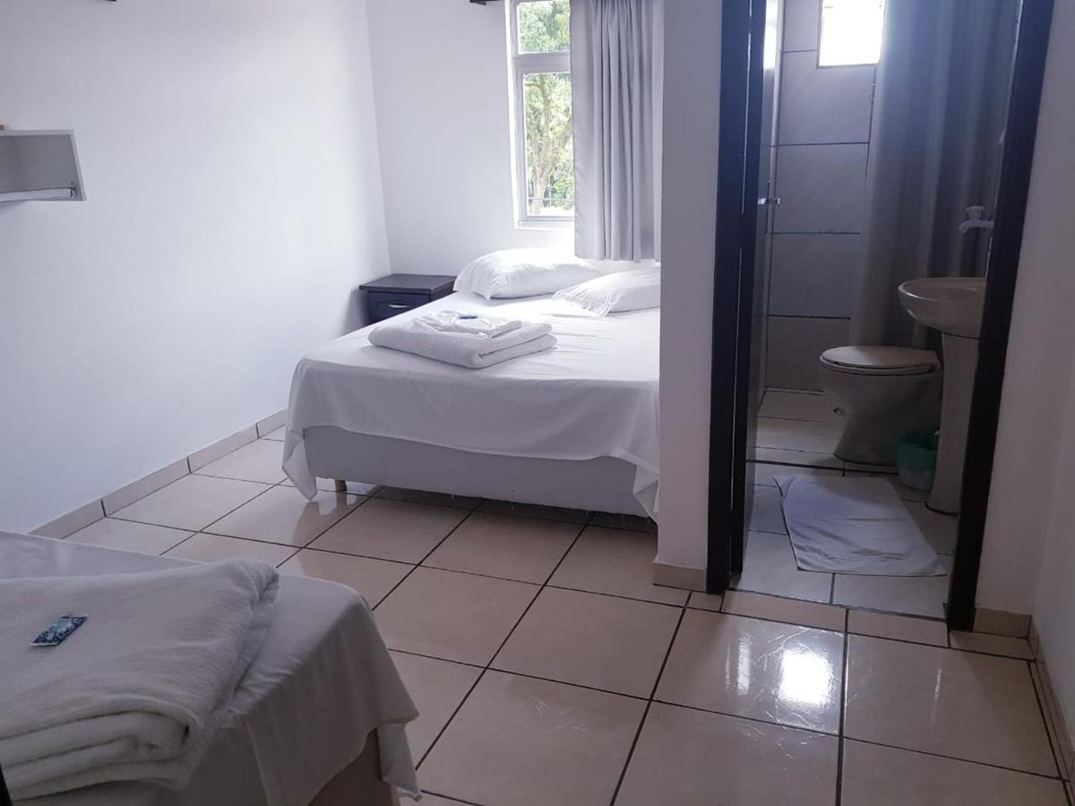 Quarto Duplo com Cama Extra