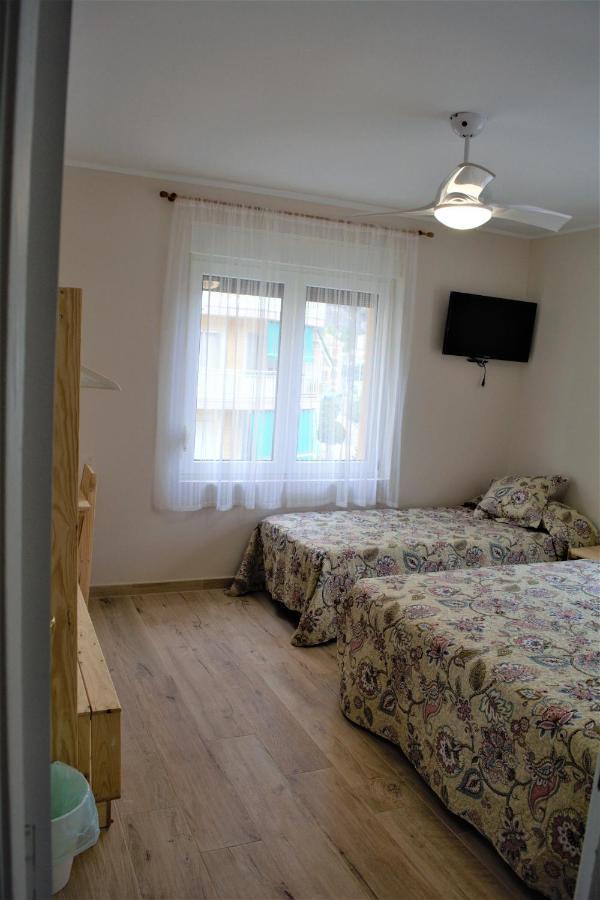 Habitación Triple Básica con baño compartido