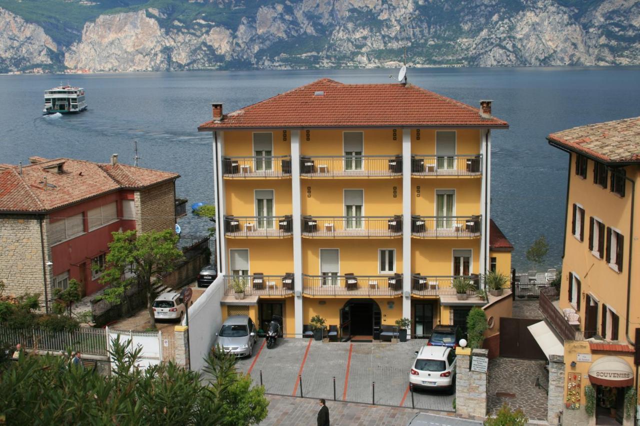 Zweibettzimmer mit Balkon