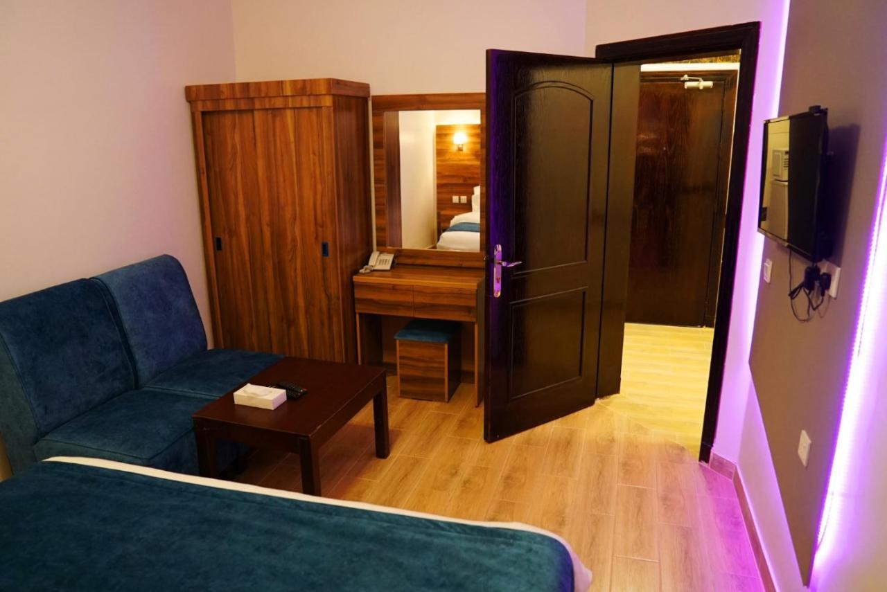 Deluxe Studio