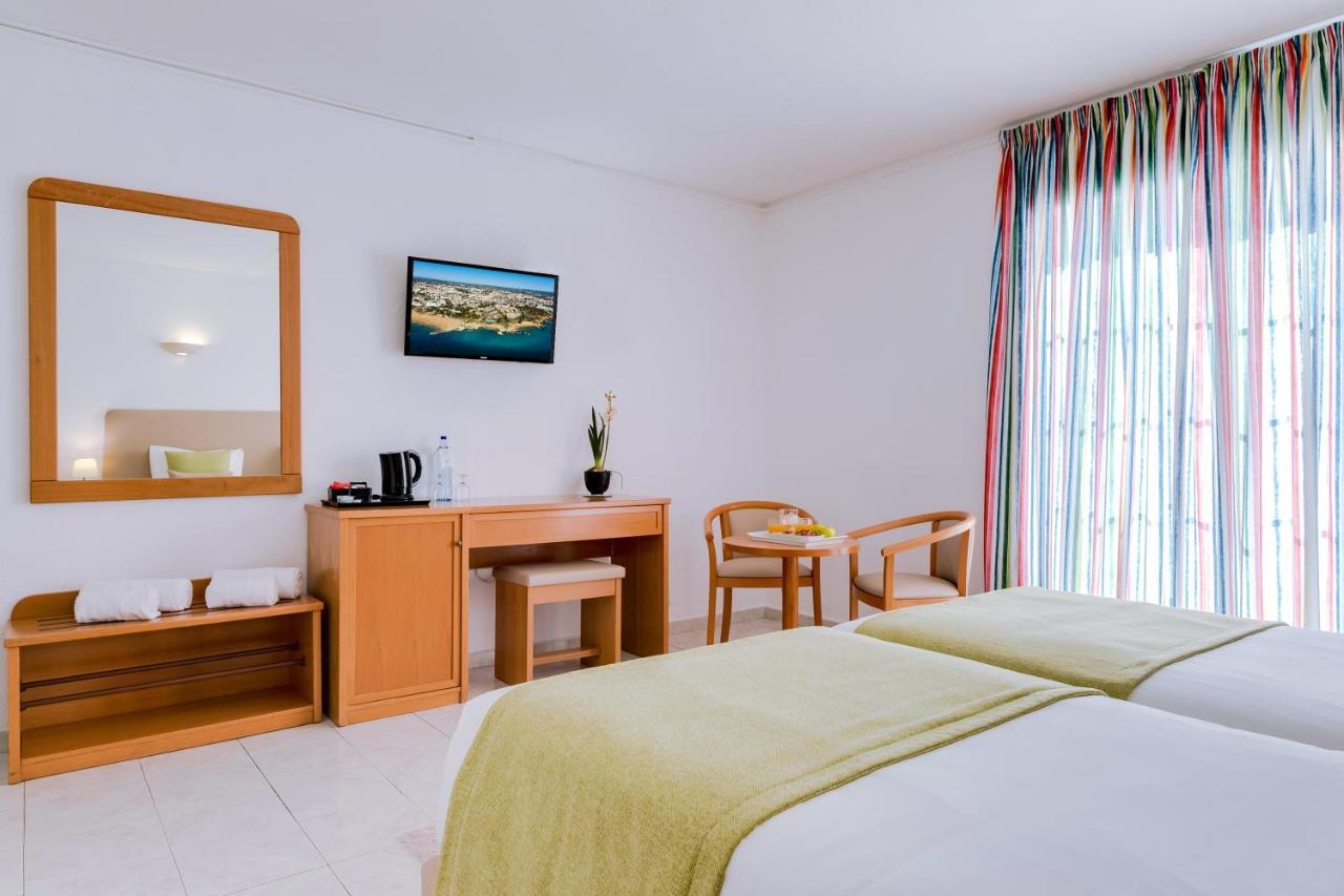Double or Twin Room (2 Adults + 1 Child),1589292502:JPEG