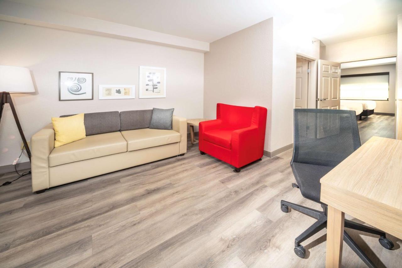 One-Bedroom Suite Two Queen Beds Non-Smoking