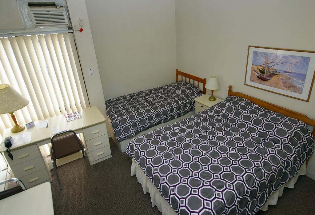 Double and Single Bed Room,123102523:JPEG