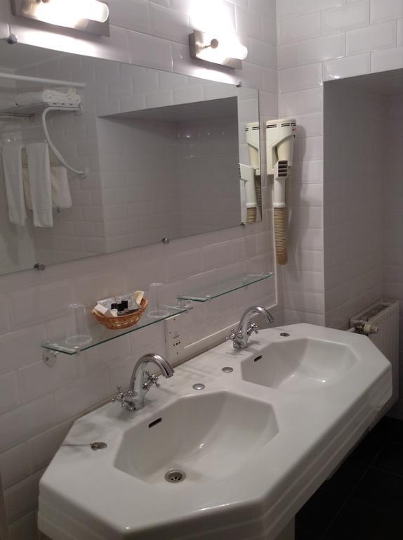Family Room,109281405:JPEG