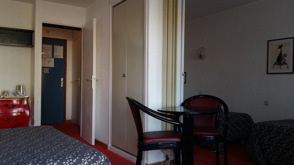 Tweepersoonskamer met 1 of 2 Bedden en Uitzicht op het Zwembad
