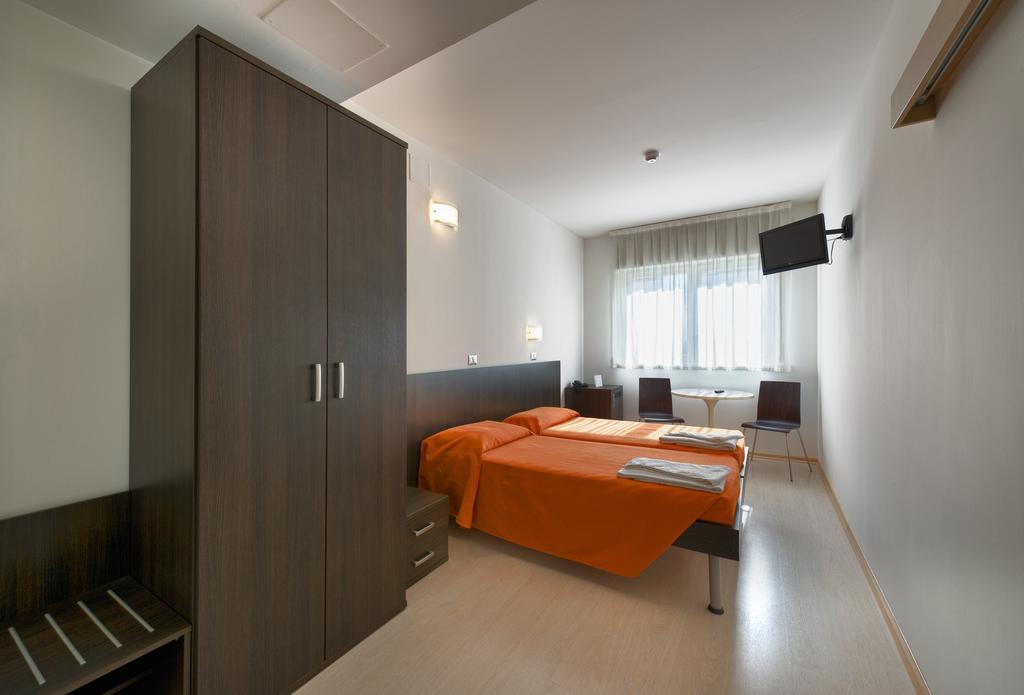 Doppel- oder Zweibettzimmer