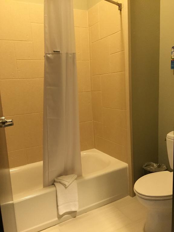 Deluxe King Room - Non-Smoking