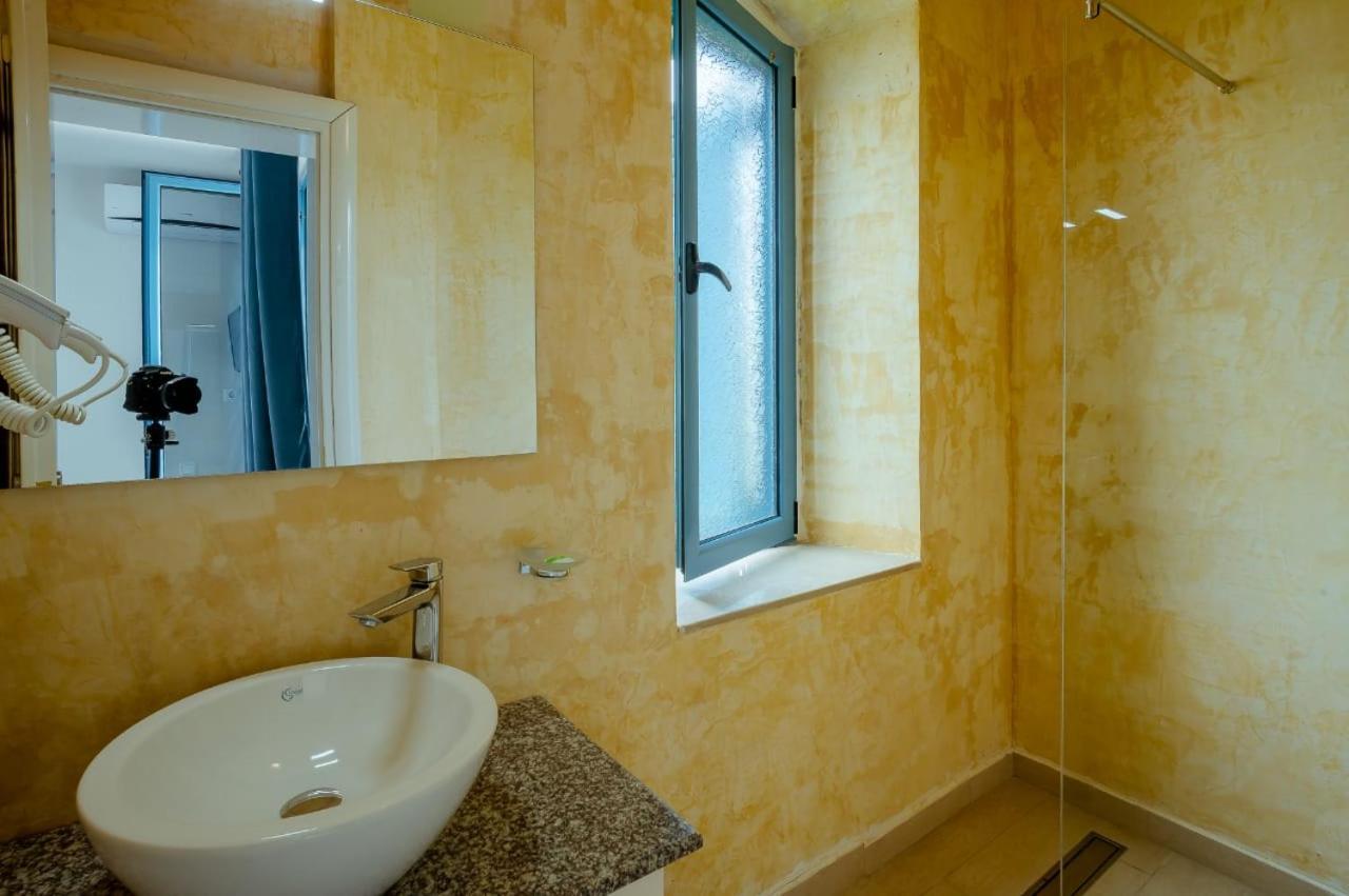 Habitación Doble Deluxe con balcón y vistas al mar
