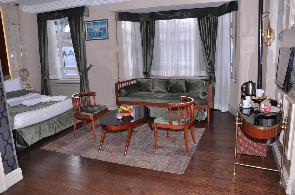 Deluxe Family Room