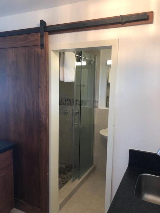 Ground Floor King Deluxe with Oceanfront Lanai