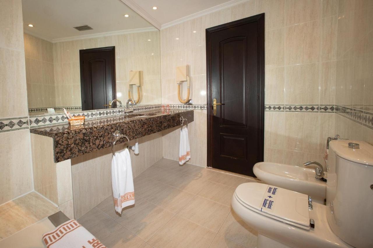 Quarto Duplo com Banheira de Hidromassagem