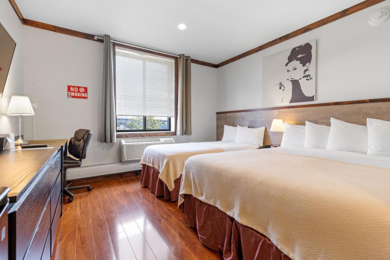 Deluxe Family Suite