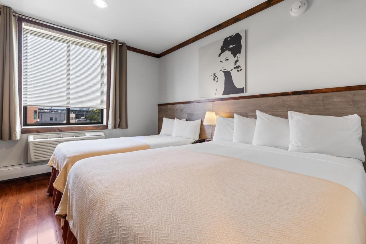 Deluxe Family Suite