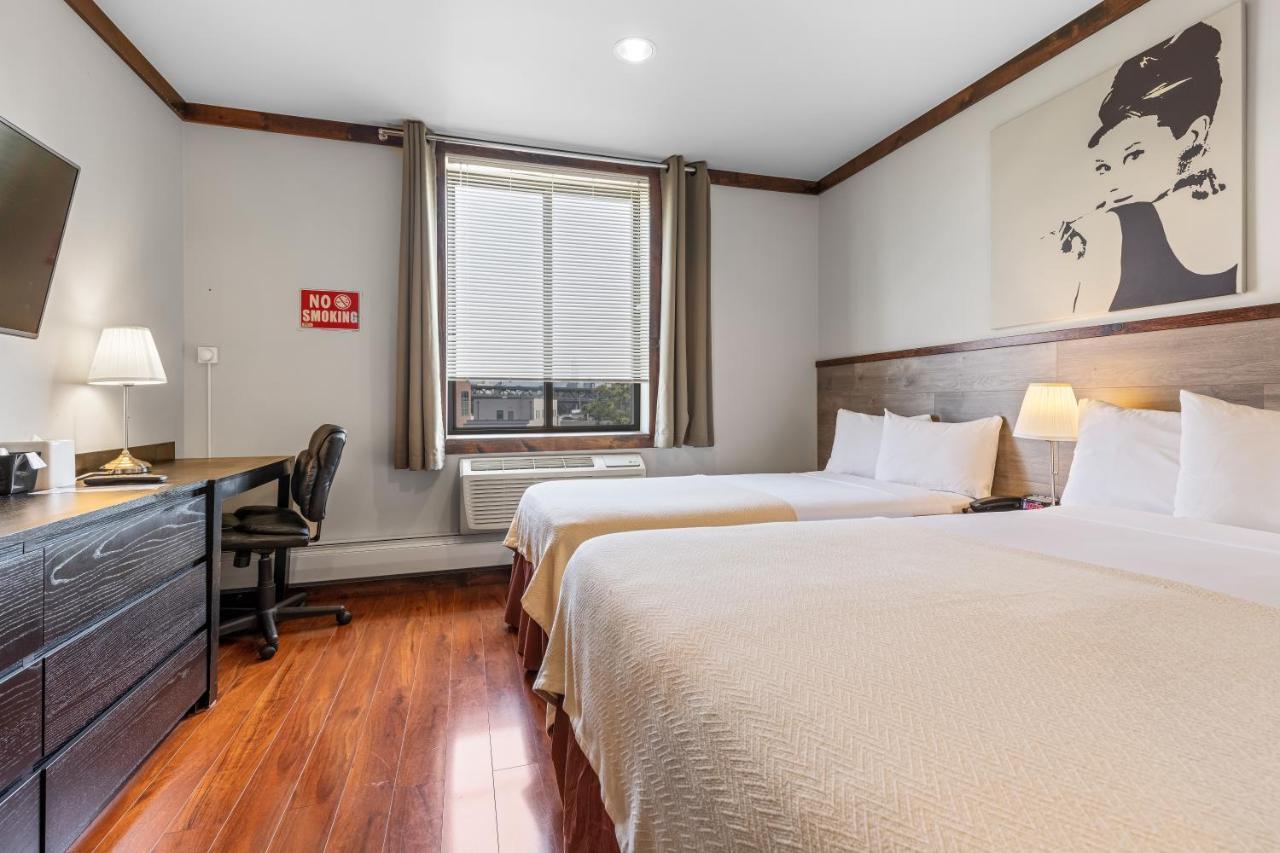 Deluxe Family Suite