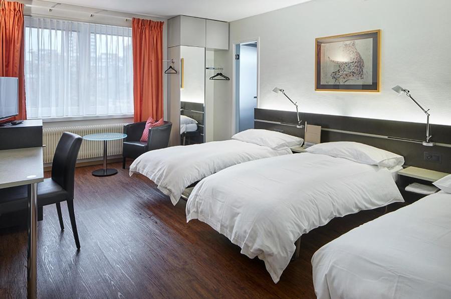 Quiet 2-Bedroom Suite