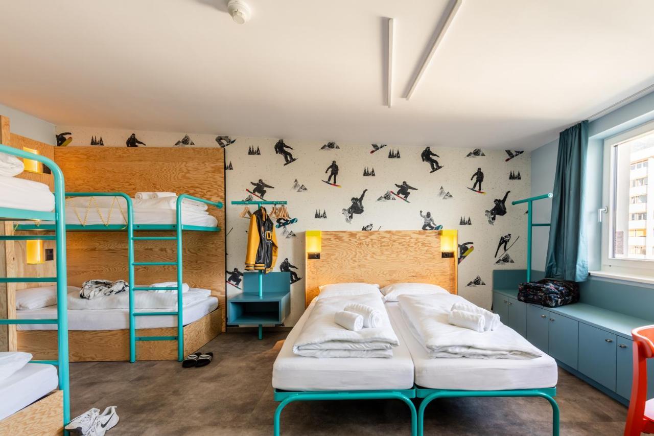 6-Bed Room,1157404989:JPEG