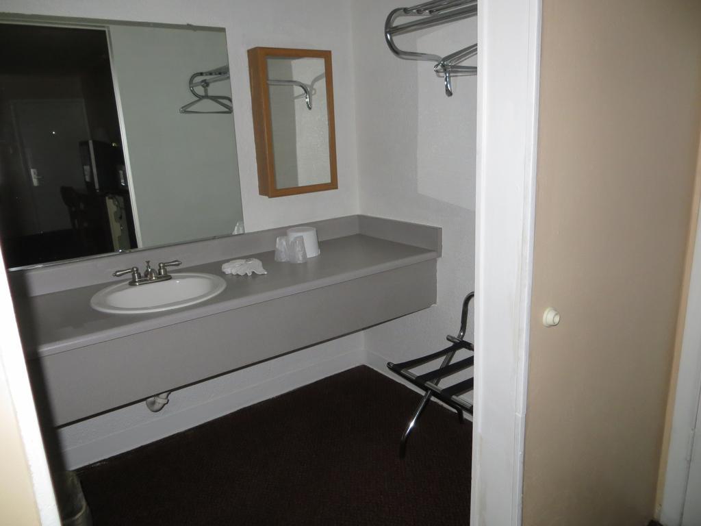 Double Room Disability Access or Non-Smoking,1616429011:JPEG