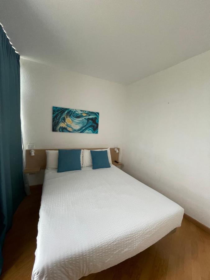 Apartment mit Straßenblick