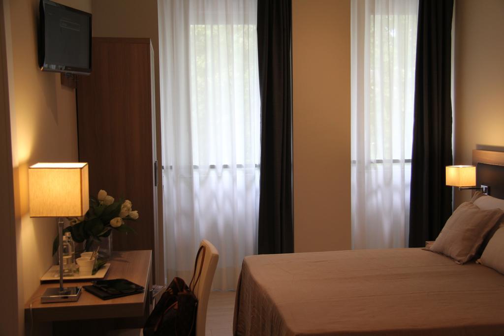 Quarto com Cama de Casal ou 2 de Solteiro