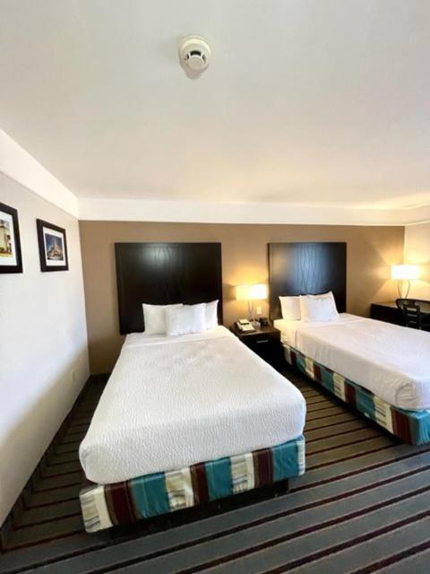 Double Room with Two Double Beds and Bath Tub - Mobility/Hearing Accessible - Non-Smoking