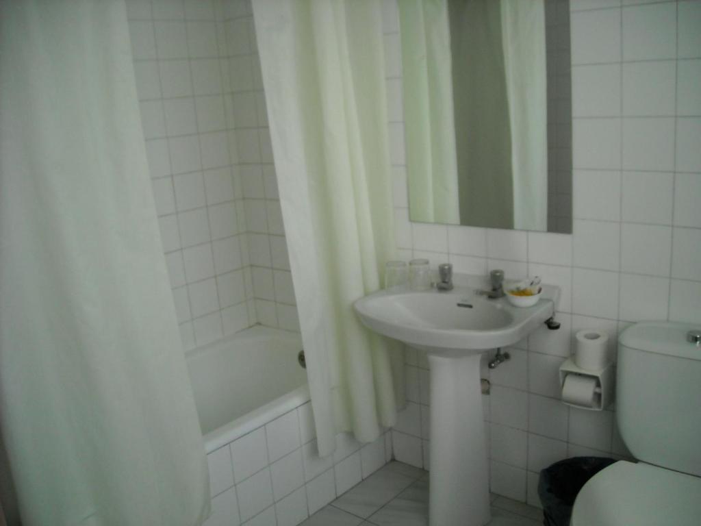 Single Room,112361769:JPEG