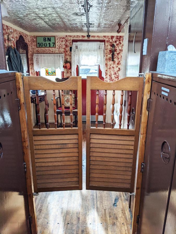 "Wild West" Queen Studio Private Caboose,1182641899:JPEG