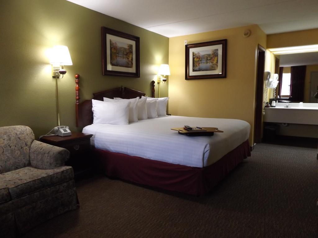 Premiere King Bed Select Ground Level,685014786:JPEG