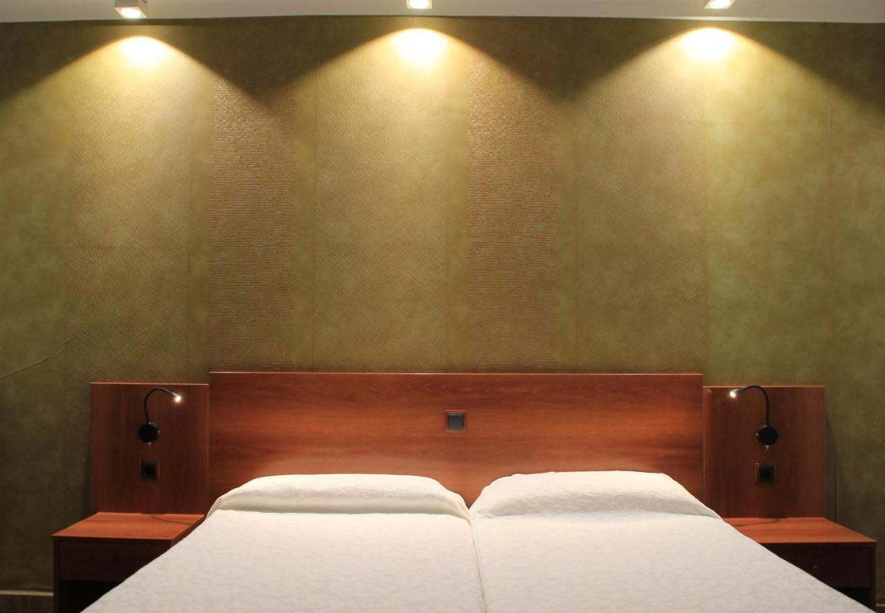Double or Twin Room with Front Sea View (2 Adults + 1 Child),1263358582:JPEG