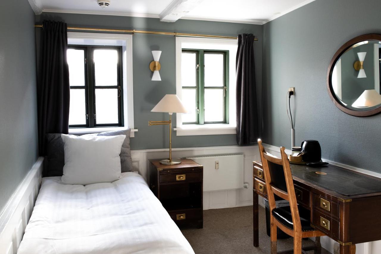 Single Room,1196401570:JPEG