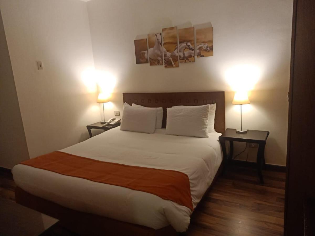 Standard Queen Room