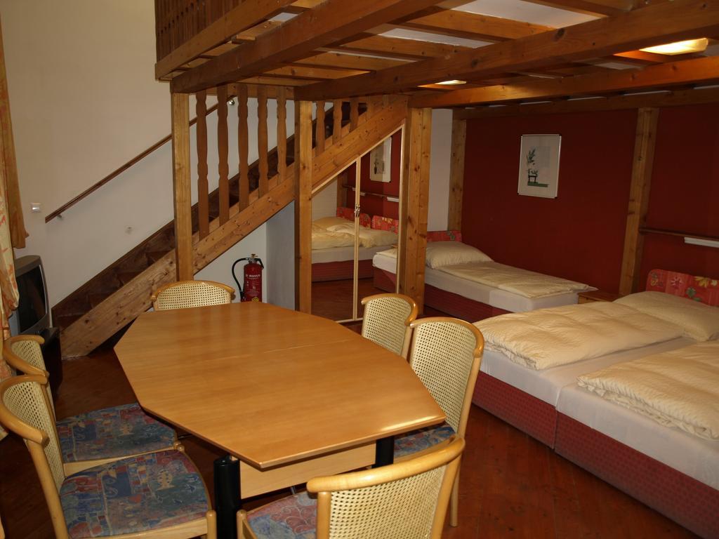 Apartment,376868122:JPEG