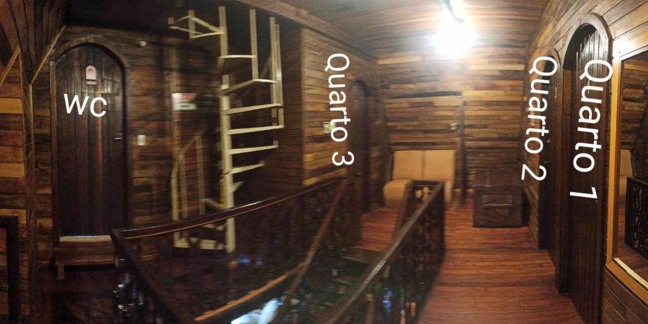 Quarto Triplo Básico com Banheiro Compartilhado