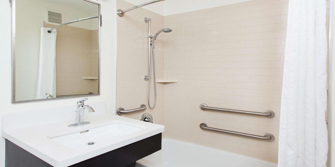 One-Bedroom Queen Suite with Roll-In Shower - Mobility Accessible