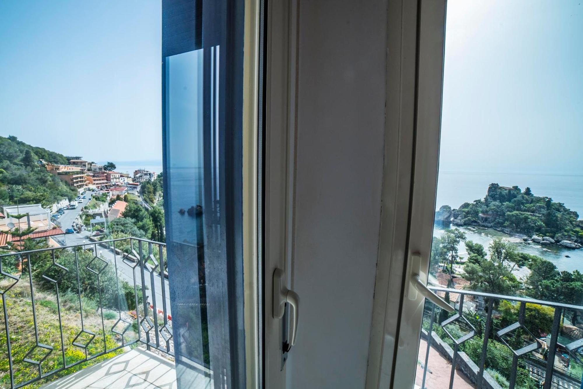 Habitación Triple con vistas al mar