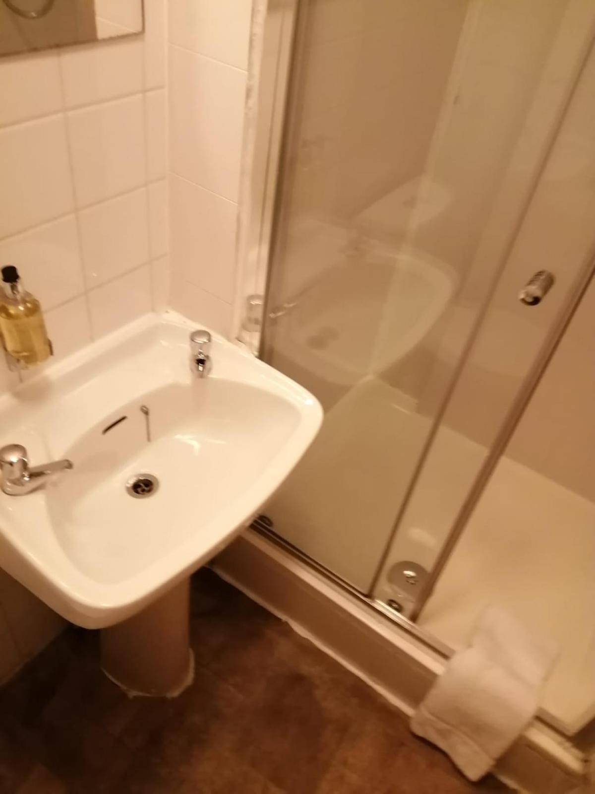 Eenpersoonskamer met Externe Eigen Badkamer