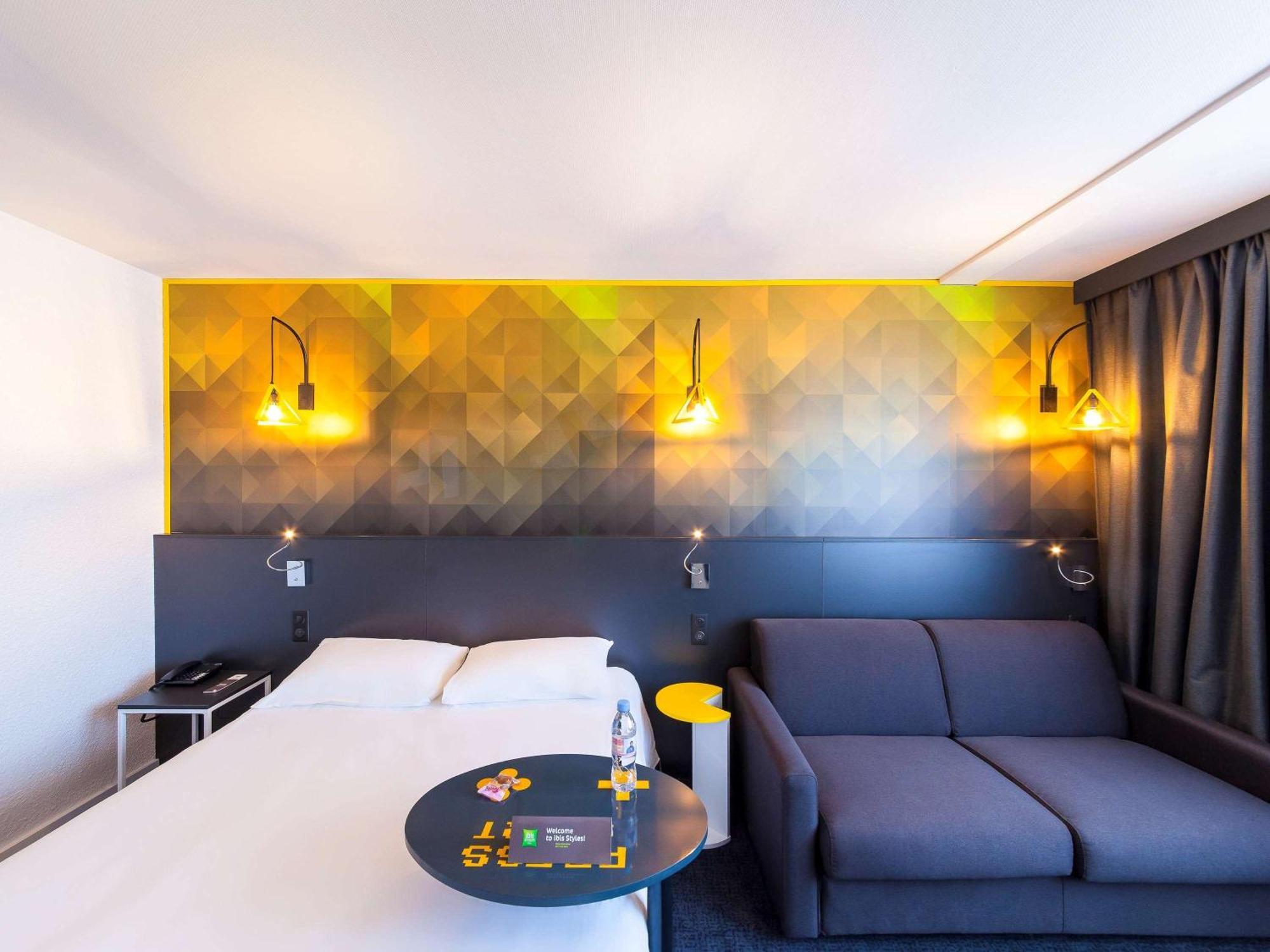 Standaard Familiekamer met Tweepersoonsbed en Slaapbank