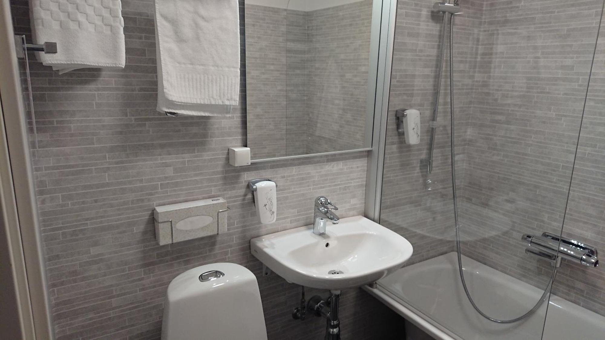 Twin Room,1309038370:JPEG
