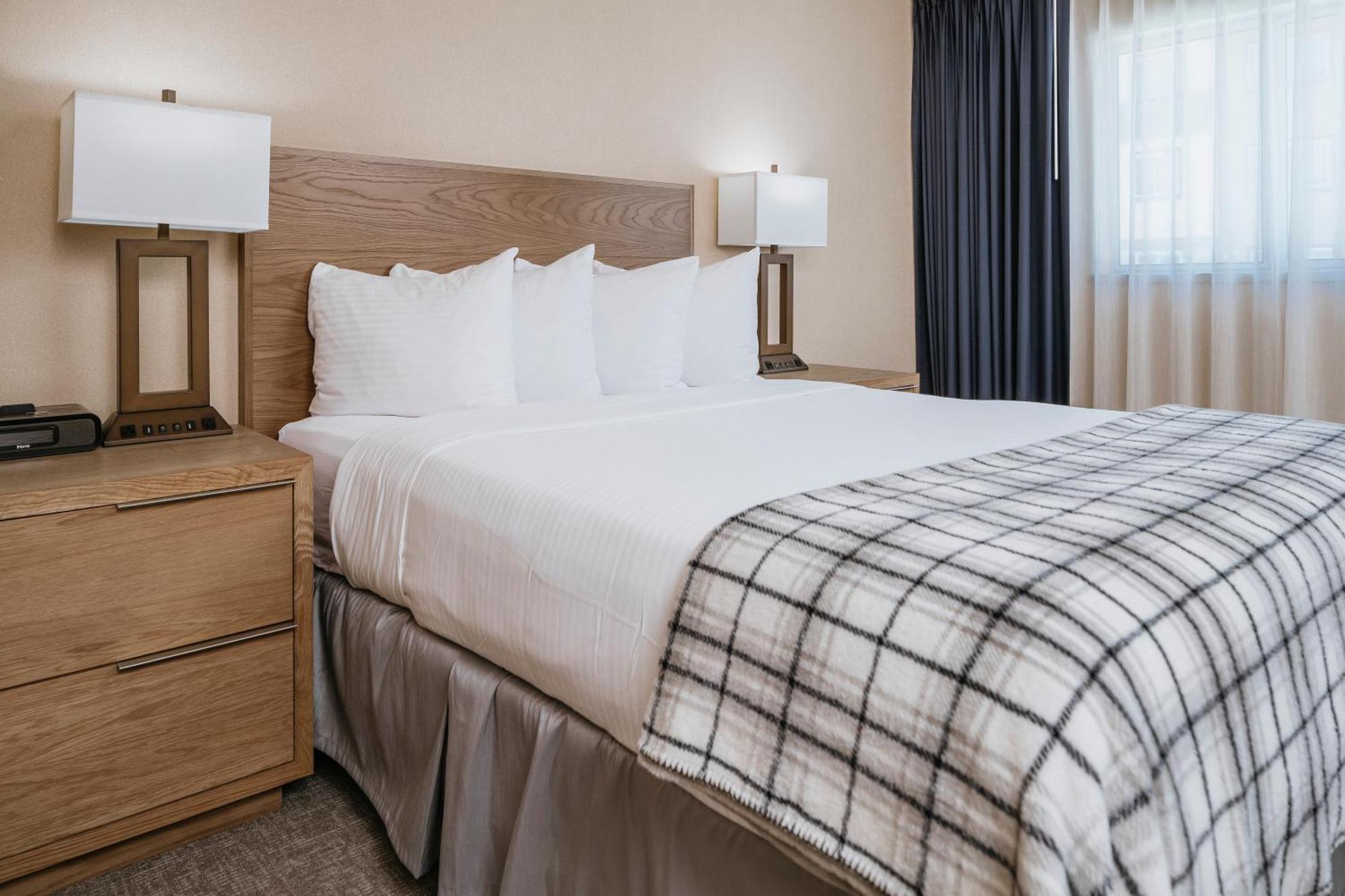 Two-Bedroom Condo,1227187982:JPEG