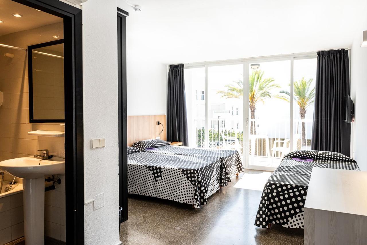 Chillout Pool View Room