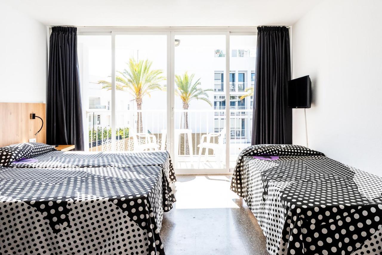 Chillout Pool View Room