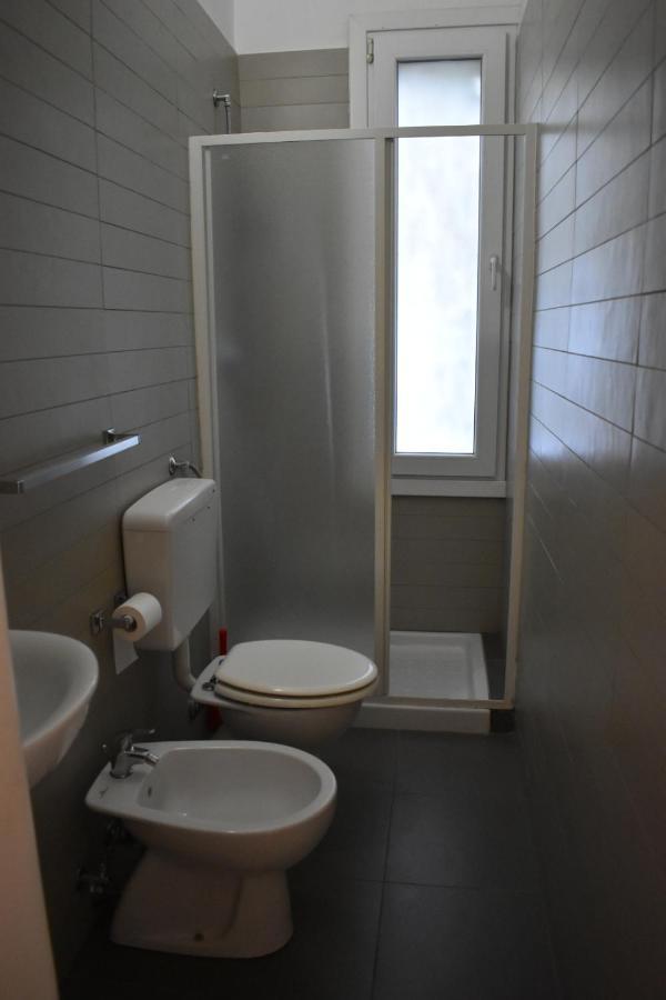 Single Room with Shared Bathroom,1499738044:JPEG