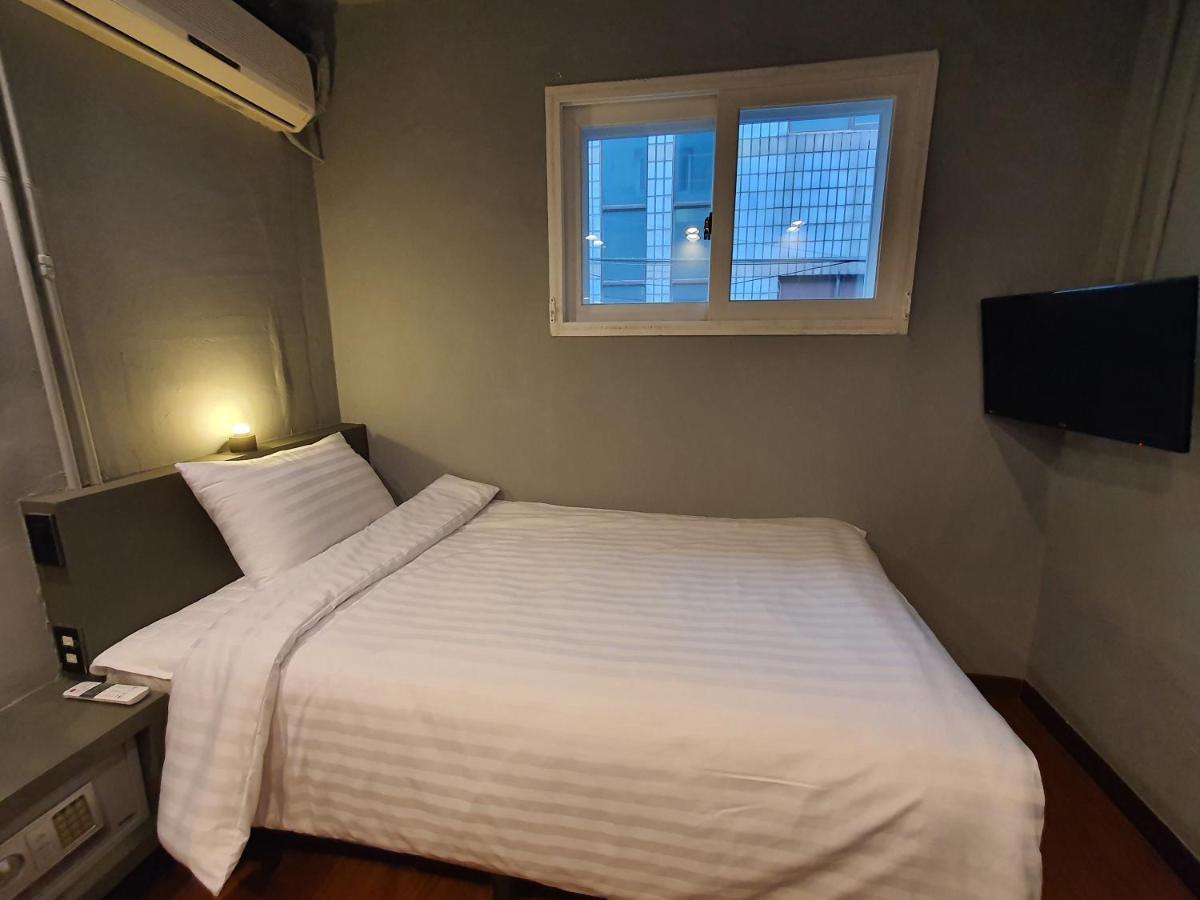 Single Room With a Private Bathroom