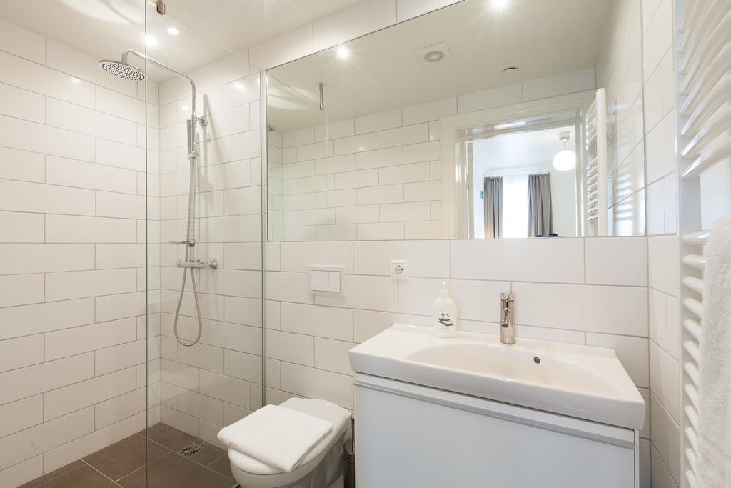 Doppel-/Zweibettzimmer mit eigenem Bad