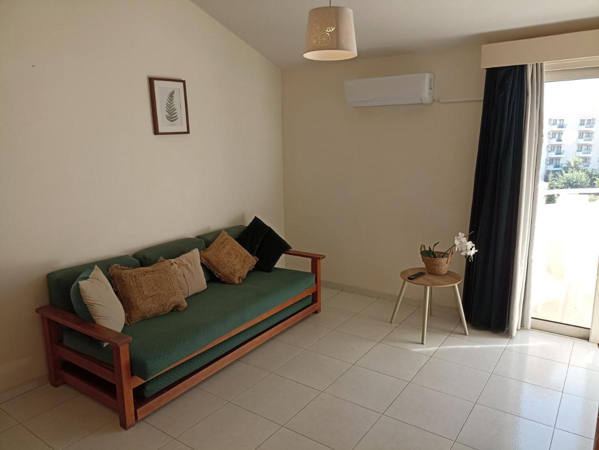One-Bedroom Apartment,1270178635:JPEG